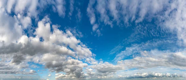 Fantastiques Nuages Doux Contre Ciel Bleu Composition Naturelle — Photo