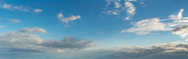 Fantastik Lembut Awan Terhadap Langit Biru Komposisi Alami — Stok Foto