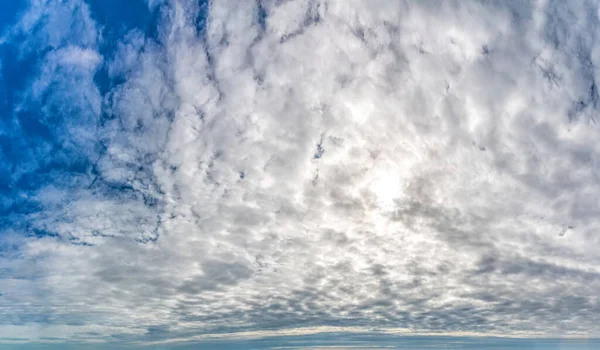 Fantastiska Mjuka Moln Mot Blå Himmel Naturlig Komposition — Stockfoto