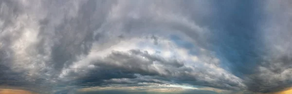 เมฆฟ สารประกอบของท องฟ าธรรมชาต พาโนรามาท — ภาพถ่ายสต็อก