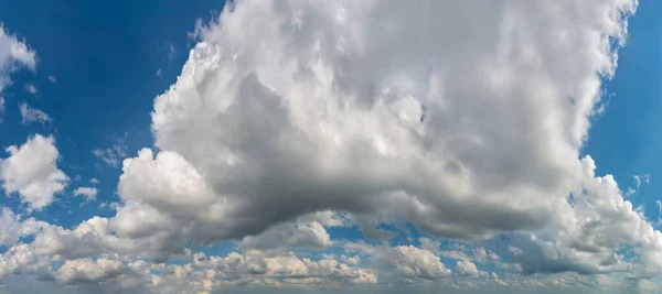 Fantastiques Nuages Doux Contre Ciel Bleu Composition Naturelle — Photo