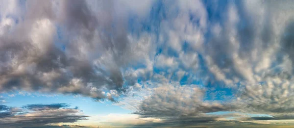 Fantastische Zachte Wolken Bij Zonsopgang Natuurlijke Samenstelling — Stockfoto