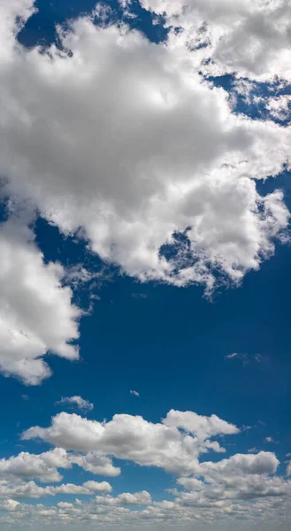 Fantastik Lembut Awan Terhadap Langit Biru Komposisi Alami — Stok Foto