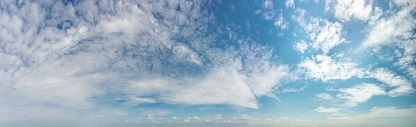 Fantásticas Nubes Suaves Contra Cielo Azul Composición Natural — Foto de Stock