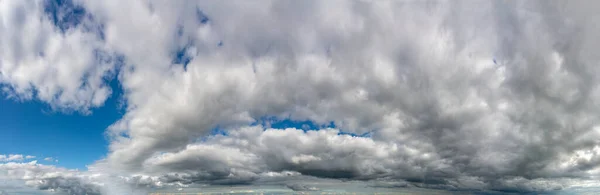 Fantastik Lembut Awan Terhadap Langit Biru Komposisi Alami — Stok Foto