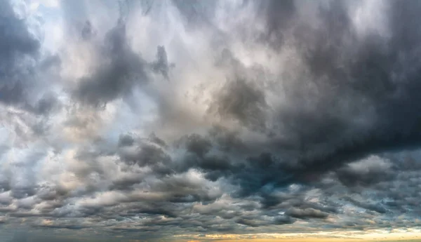 Fantastiska Mörka Åskmoln Naturlig Himmel Sammansättning Brett Panorama Stockbild