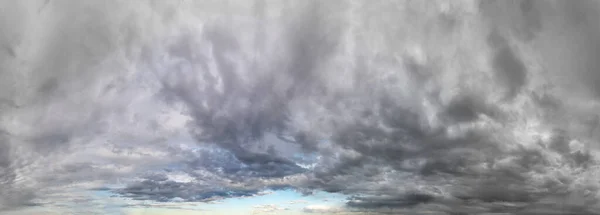 Fantásticas Nubes Oscuras Composición Natural Del Cielo Amplio Panorama — Foto de Stock