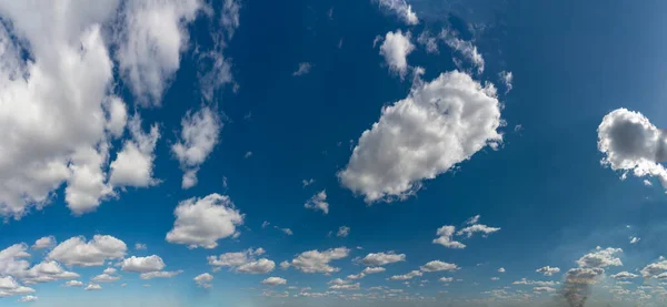 Fantásticas Nubes Suaves Contra Cielo Azul Composición Natural — Foto de Stock