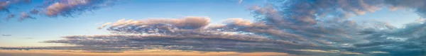 Traumhaft Weiche Wolken Vor Blauem Himmel Natürliche Zusammensetzung — Stockfoto