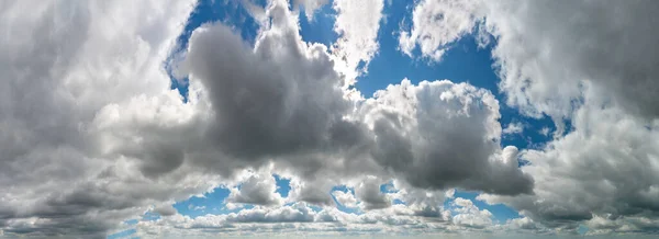 Fantastik Lembut Awan Terhadap Langit Biru Komposisi Alami — Stok Foto