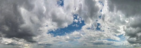 Fantastische Dunkle Gewitterwolken Himmelspanorama — Stockfoto