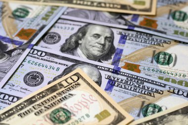 Bize dolar nakit. 100 dolar