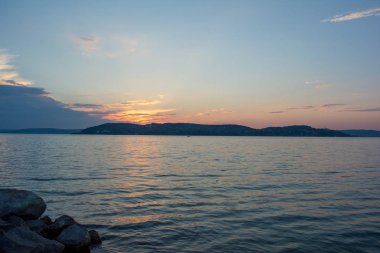 Balaton Gölü yukarıda güzel gün batımı