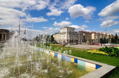 Çeşme Meydanı önünde Kamal tiyatro, Kazan, Rusya Federasyonu.
