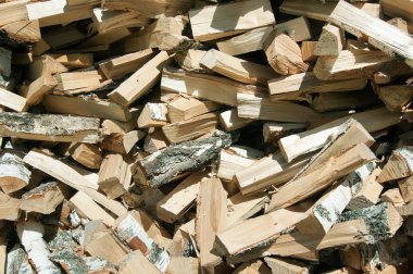 Huş ağacı ahşap, arka plan balta bir demet doğranmış.