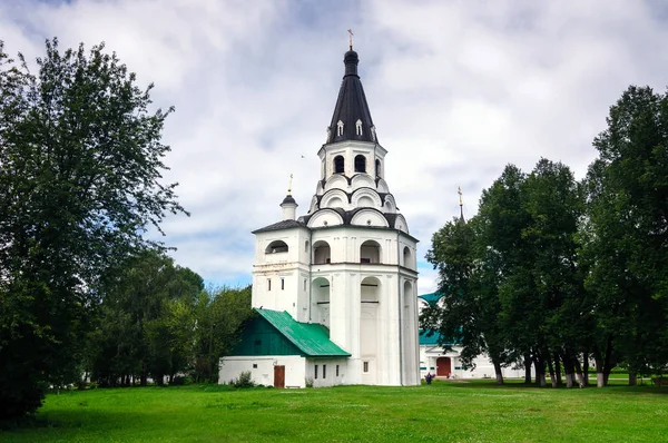 Raspyatskaya Church-Bell Tower in Alexandrov Kremlin, Russia. — Stock Photo, Image