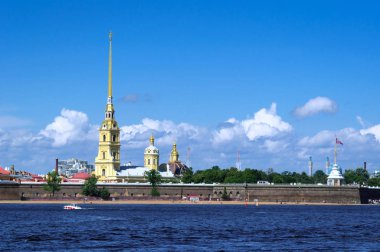 Neva Nehri ve Petropavlovskaya Kalesi, St. Petersburg görünümü.