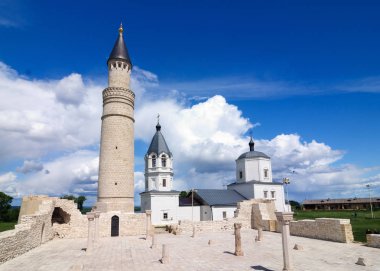 Antik Bolgar, Tataristan, Rusya arkeolojik kompleksin mimari baskın Katedrali camiidir büyük bir minare ile.