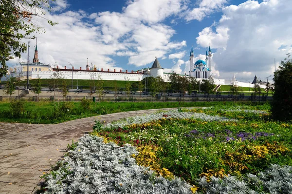 Canteiro Flores Quadrado Frente Kremlin Kazan Tatarstan Rússia — Fotografia de Stock