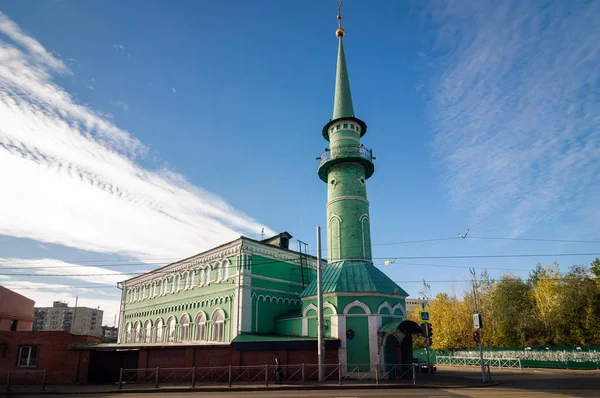 Mezquita Sultanov mezquita de piedra en el antiguo asentamiento tártaro de Kazán, un monumento de la arquitectura religiosa tártara . — Foto de Stock