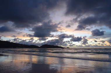 Gün batarken Phuket Patong Beach.