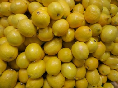 Taze sarı limon counter üst görünümünde, arka plan.