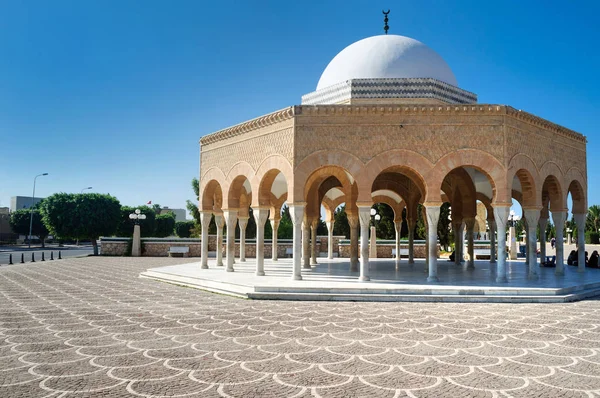 Uno de los monumentos más significativos del monasterio es el mausoleo de Habib Bourguiba . — Foto de Stock