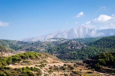 Rodos Adası Dağları karşı vadi.