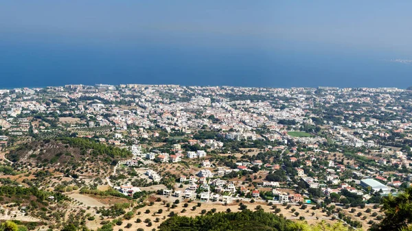 Vista de la costa norte de la isla de Rodas desde la montaña Filerimos, Grecia . — Foto de Stock