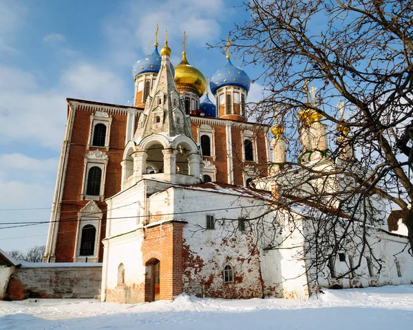 Kerk van de epiphany en de kathedraal van de Hemelvaart, Ryazan. — Stockfoto