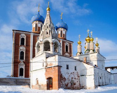 Ryazan Kremlin bir çadır çan kulesi ile Epiphany Kilisesi.