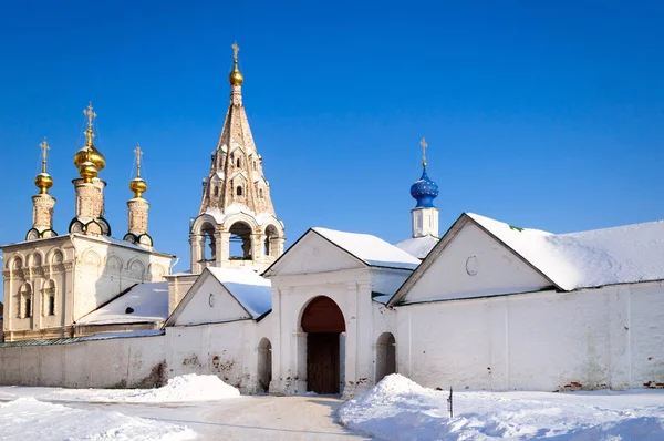 Богоявленская пятикупольная каменная церковь и колокольня, Рязань . — стоковое фото