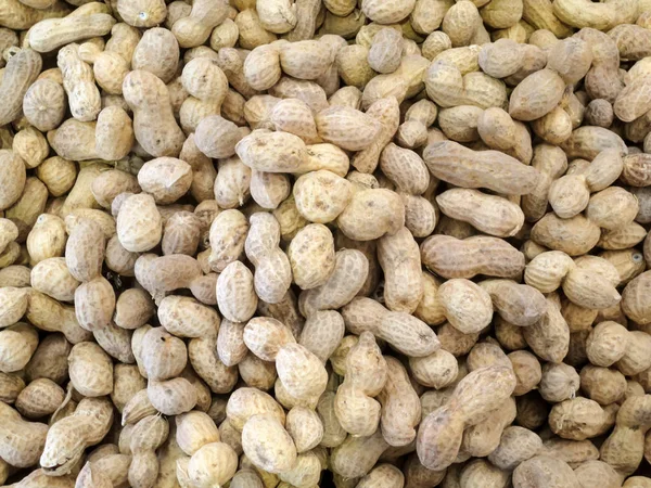 Rohe Früchte von frischen Erdnüssen auf dem Markt, Erdnüsse. — Stockfoto