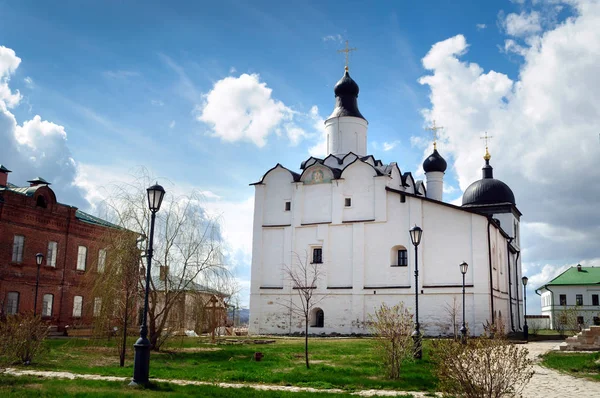 Церковь была освящена в 1604 году в честь преподобного Сергия Радонежского . — стоковое фото