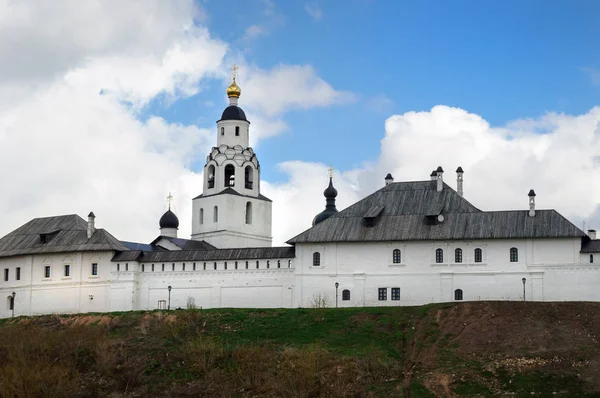Успенский монастырь на острове Свияжск, Республика Татарстан . — стоковое фото