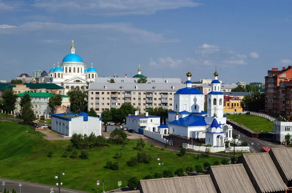 De kerk van de Heilige grote martelaar Paraskeva vrijdag in het centrum van Kazan. — Stockfoto