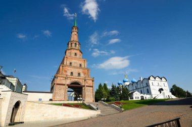 Kazan Kremlin, Tataristan Cumhuriyeti düşen kule Syuyumbike.