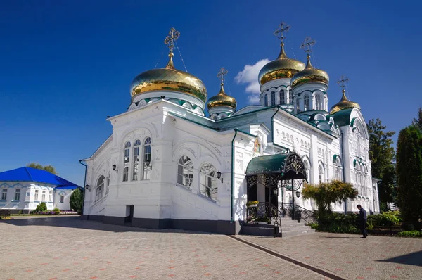 Trinidad Catedral del monasterio virgen Raif, Rusia . — Foto de Stock