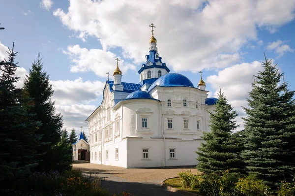 Kathedraal van de Hemelvaart van de Heilige Maagd van de veronderstelling zilantov klooster, Kazan, Rusland. — Stockfoto