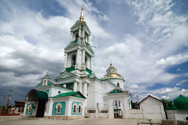 Kathedraal van Pokrovski, kathedraal van het bisdom Kazan-Vyatka van het Russisch-orthodoxe oude geloof kerk 1909. — Stockfoto