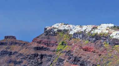 Yunanistan 'ın Santorini kentindeki Oia kentinin panoramik manzarası.