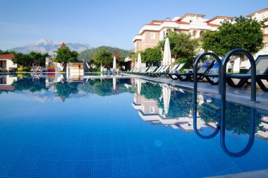 Lüks otel, Türkiye 'de yüzme havuzu.