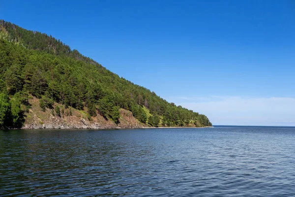 Green Cape on lake Baikal, Listvyanka, Russia. — Stock Photo, Image