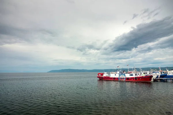 Pohled Molo Jezeře Baikal Listvyanka Rusko — Stock fotografie