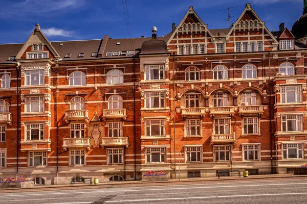 丹麦哥本哈根城市景观与建筑 空街和蓝天 — 免费的图库照片