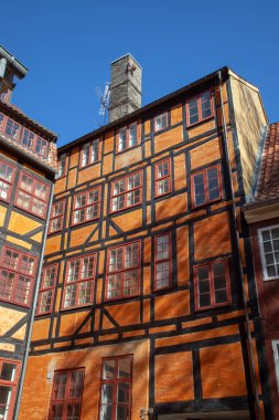 mavi gökyüzü, Kopenhag, Danimarka karşı düşük açılı görünümü güzel tarihi evler