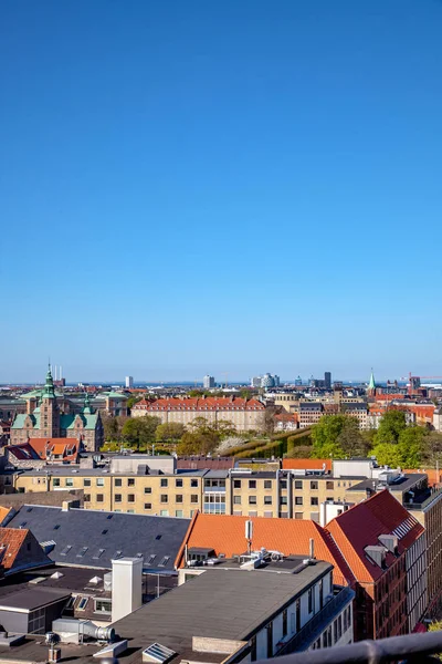 Hermoso Paisaje Urbano Con Edificios Antiguos Modernos Día Soleado Copenhagen — Foto de stock gratis