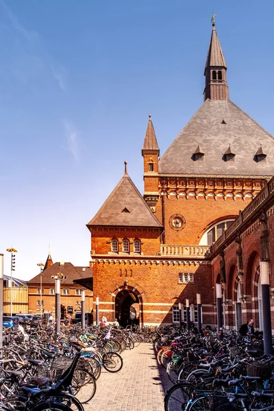 Copenhagen Dinamarca Mayo 2018 Bicicletas Estacionamiento Frente Iglesia — Foto de Stock