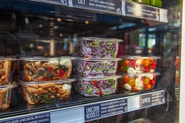 Différents Types Salade Dans Des Récipients Plastique Photos De Stock Libres De Droits