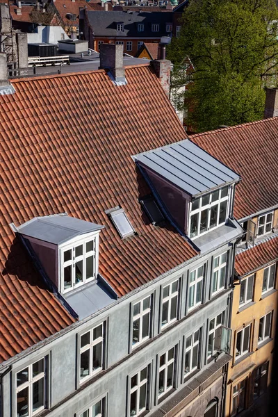Aerial view of building with windows on rooftop, green tree and houses in copenhagen, denmark — Stock Photo